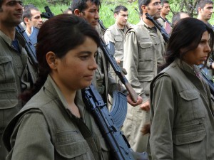Guerillas bei den 1. Maifeierlichkeiten