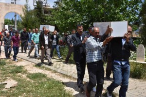 Beerdigungdes damals 13-jährigen Davut Altınkaynak und des 16-jährigen Nedim Akyön 