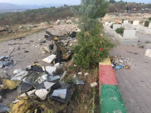 Zersörter Friedhof in Licê