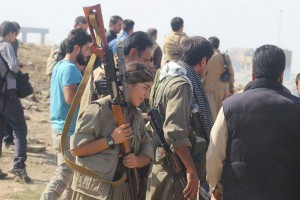 Peşmerge und Kämpfer von HPG und YJA Star verteidigten gemeinsam die Stadt Kerkûk