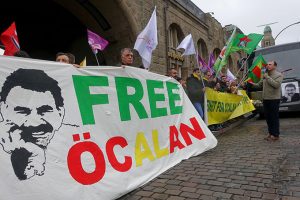 Busstopp in Hamburg: Freiheit für Öcalan – Frieden in Kurdistan