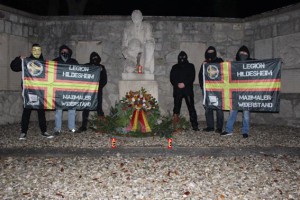 Die Legion fuhr am 13.11. zum „Heldengedenken“ zu verschiedenen Kriegerdenkmälern in der Region (hier in Söhlde).