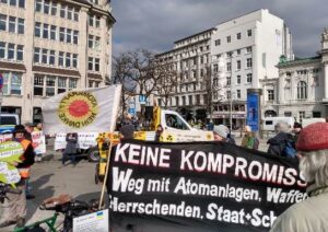 2024.03.09_HH_FukushimaDemo Auftakt Heidi-Kabel Platz Hbf