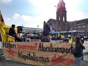 2024.03.09_HH_FukushimaDemo Auftakt Heidi-Kabel Platz Hbf