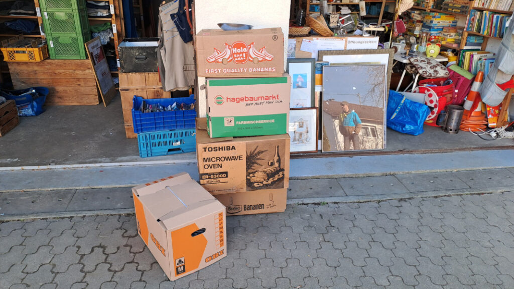 Pakete mit Sachspenden für die Ukraine